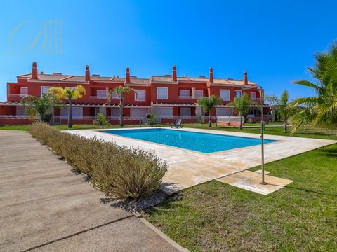 Deal Homes presents, Beautiful villa consisting of 2 floors, overlooking the pool and lawn, located in a quiet and privileged area of the Algarve, between Alcantarilha and Silves, just 1km from the golf course, 7 km from the beach and 50 km from Faro...