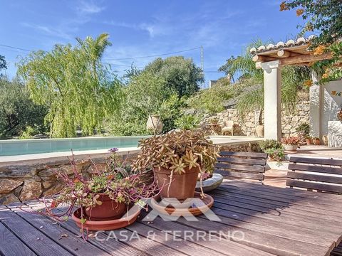 Step into a world where rustic elegance meets the essence of Mediterranean living. This captivating 180 m² villa invites you to indulge in a life of beauty, comfort, and inspiration. Every corner of this home blends charm with contemporary amenities,...