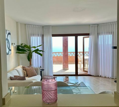 Magnificent penthouse in Benalmadena, in the urbanization Reserva del Higueron. This great duplex penthouse has 3 bedrooms, 2 bathrooms and a toilet. With stunning views of the Mediterranean Sea and the bay of Fuengirola. It has a large living room a...