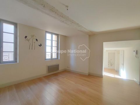 Discover this sunny duplex located in a quiet secure residence in the heart of the city of Carpentras. Treat yourself to about 80 m2 of possibilities and charm. Free of any tenant. Would you like to visit it? Ref. 5105 The Carrez surface is 79.82 m2....