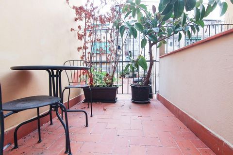 Studio in Poble-Sec to renovate with terrace, near Metro Paral·lel. Studio of 15 m2 located on the first floor of a regal building with rehabilitated facades. This property maintains part of the original hydraulic floors, has high ceilings and has a ...