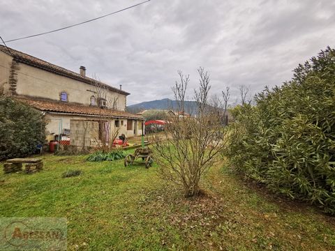 Gard (30)  Charaktervolles Haus zum Verkauf in Besseges. Diese ehemalige Seidenraupenfarm mit 105 m² Wohnfläche bietet Ihnen echtes Potenzial zur Personalisierung. Sie finden außerdem eine unabhängige Garage, 4 geräumige Keller sowie einen vollständ...