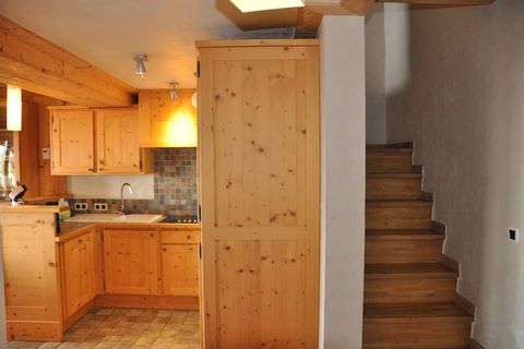 The apartment in Les Deux Alpes has 4 bedrooms and capacity for 10 persons. Accommodation of 111 m² homely and is spacious, It has mountain. The property is located 100 m ski resort and it is located in a a family-friendly zone and in a mountainous a...