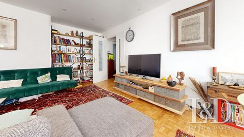 LLOYD AND DAVIS biedt dit 4-kamer appartement van 99,34 m² te koop aan, ideaal gelegen in het hart van het 20e arrondissement. Dit appartement is ideaal gelegen in de directe omgeving van een metro- en busstation, het TENON ziekenhuis en vele winkels...