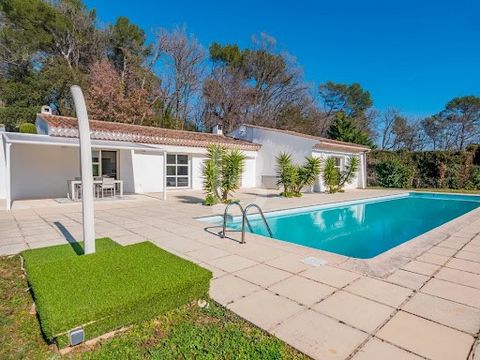 Discover this magnificent, fully renovated single-storey villa with a modern, refined interior. With a floor area of 186 m² and a 24 m² outbuilding, this property is located in a leafy natural setting, close to the Mougins and Valbonne international ...