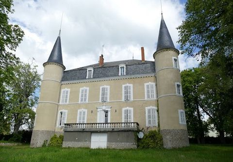 18th century manor and its outbuildings on 73ha estate In South Burgundy, in a pretty preserved countryside, close to Macon, Lyon or Vichy, charming property, former golf estate, including a 18th century manor house meticulously renovated into a cast...