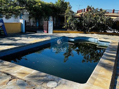 Beautiful private property with fruit trees, irrigation and a beautiful house in the town of Jete, specifically 10 minutes by car from it on a completely paved road and 15 minutes from the center of Almuñécar. Entering through a private gate we find ...