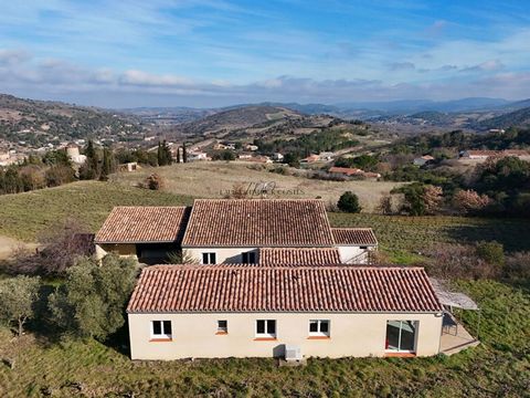 Exceptional Wine Estate with Panoramic View? House, Working Cottage and Vineyards In the heart of a preserved natural setting, discover this unique wine estate, offering a breathtaking view and rare potential. Covering 1.3 hectares, including 0.94 he...