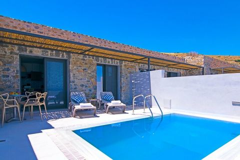 This charming and modern 1-bedroom villa in Rethymno offers a cozy retreat for up to 3 guests. With 40 m² of living space, the villa is designed for comfort and relaxation, featuring a waterfront and a private garden. The property is fully equipped w...