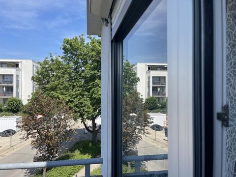 This 2.5 room apartment is located in a quiet residential area in Denkendorf surrounded by greenery and with a nice view. The luxury here are the two balconies. They are both the same size and also large enough that you can sit outside with the guest...