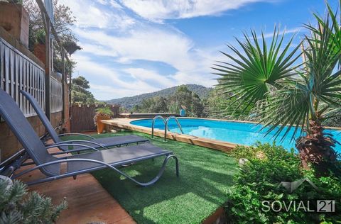 Schönes Haus mit Pool in der Nachbarschaft von El Rectoret mit fantastischem Blick auf Collserola. Es wurde 1999 mit einer Gesamtfläche von 252 m² auf drei absteigenden Etagen erbaut. ~ ~ Auf der Etage 0, auf Straßenniveau, finden wir die praktische ...