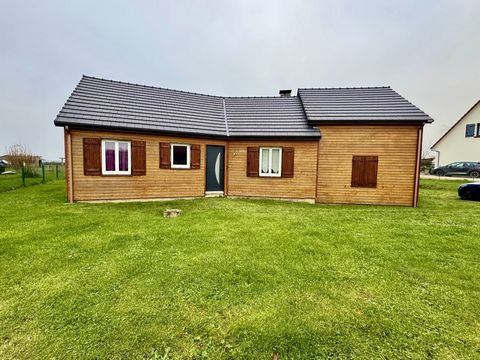 Découvrez cette charmante maison de plain-pied construite en 2009 avec une ossature bois, située à Notre-Dame-d'Aliermont, sur un beau terrain de 1 000 m2. Parfaite pour les amoureux de nature et de confort moderne, cette maison combine espace, lumin...