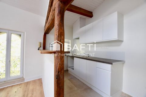 Beaucoup de charme pour cet appartement duplex de 31.5 m2 carrez qui bénéficie de 5.7 m2 supplémentaires en mezzanine. Situé en ville dans quartier prisé, au troisième étage d'une petite copropriété avec toutes les commodités proches. Belles prestati...