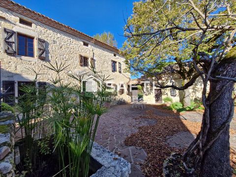 This sublime ensemble of character stands in the golden triangle, just 5 minutes from Cordes-sur-Ciel, offering a popular setting in the countryside. Close to schools, college and many shops, it enjoys a quiet environment in the heart of a small haml...