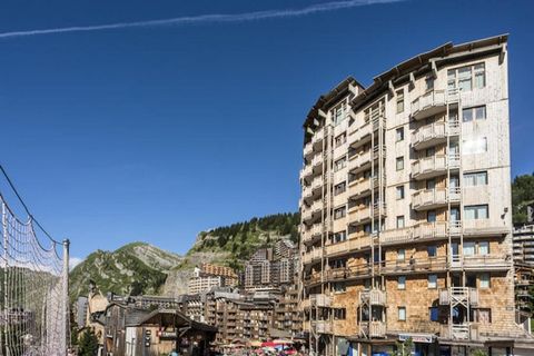 This cozy two-room apartment is perfect for up to 5 guests, offering comfortable accommodation in the heart of Avoriaz 1800 resort. The apartment features a living room, a well-equipped kitchen, a bedroom, and a bathroom with a separate toilet. Bed l...