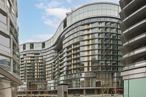 In addition to a plethora of luxury lifestyle amenities on-site, the property benefits from magnificent views overlooking the London skyline. The property is located within moments of a Zone 1 London Underground station offering easy connectivity wit...