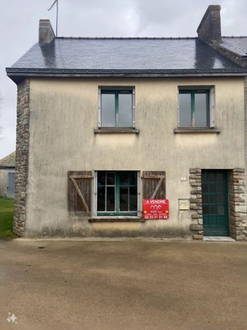 The ALG IMMO agency in Janzé invites you to come and discover this village house located in the town of Eancé (35640), only a few minutes from Martigné-Ferchaud and close to the Rennes-Angers axis. This house offers an entrance, a living room with op...