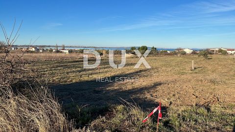 Location: Zadarska županija, Vrsi, Vrsi. ZADAR, VRSI - Attractive building land for building buildings! 4069 m2! For sale is an extremely attractive building land in Vrsi, 690 meters from the sea with an area of 4,069 m2, this land represents a perfe...