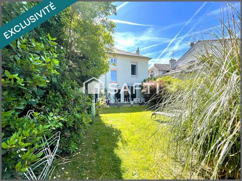 8 minutes walk from Limoges city center, a bus line 30 m away, a renowned school right next door, the science faculty... in fact everything nearby! Come and discover this large and beautiful house with garden and double garage. On the ground floor yo...