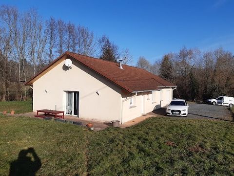 SAINT-MICHEL SUR MEURTHE Patrice DENIS vous propose un pavillon de 107 m² de plain-pied Entré, cuisine ouverte sur grand salon salle à manger avec fourneau à bois, avec sortie sur terrasse 3 chambres, salle de bains, WC Garage (porte électrique) terr...