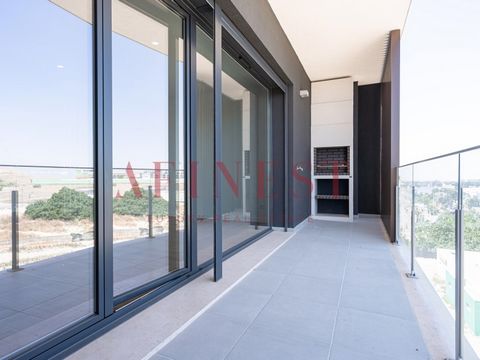 2 bedroom flat in Montijo, brand new. Located in a building with lift, the flat consists of the following rooms: Living room 34m2 in open space with fully equipped kitchen with AEG appliances Balcony 12m2 with barbecue Entrance hall with 2 Wardrobes ...