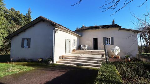 EXCLUSIVE TO BEAUX VILLAGES! We are thrilled to present to market this lovely country house. Located along a quiet rural road with very few neighbours, it offers peace and quiet with far reaching views on the Dordogne countryside. The main house comp...