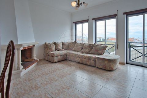 A T3 with Sea View apartment in the heart of Nazaré near the beach is an excellent choice for those looking for a property with a prime location. for both they live permanently as if for vacations. Here is information and features that can be expecte...