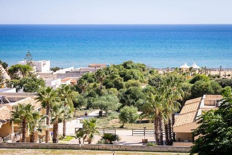 Los apartamentos están situados en la costa suroeste de Sicilia, en la pequeña localidad costera de Triscina di Selinunte, a 15 km al sur de Castelvetrano. Vives dentro de la residencia en un apartamento de una habitación, según el tipo, a entre 15 y...