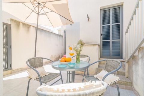 Enjoy a delicious breakfast every morning on the terrace, while contemplating the sea and feeling its fresh and gentle breeze, before getting ready to swim as much as you want in its impressive waters. On the way back they have an outdoor shower to r...