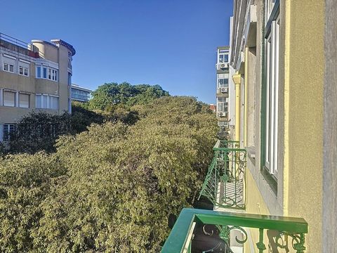 Duplex apartment with 4 suites in the heart of Lisbon. Superb duplex apartment with 4 suites, just renovated, in the heart of Lisbon. Come and discover this wonderful apartment full of light and charm, refurbished by an architect and designed for a p...