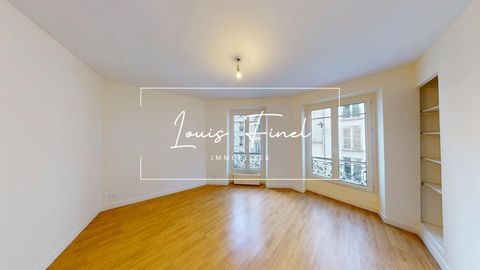 EXCLUSIVITY RUE DAVY - Just a 5-minute walk from Brochant metro station (line 13), discover a charming 2-room apartment of 39 m², bright and located on the 2nd floor with an elevator in a typical Parisian building. It is well-laid-out and has been re...