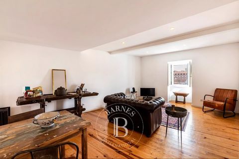 Apartamento com 1 quarto, entre a Graça e Arroios, em Lisboa, a poucos passos do Jardim da Cerca da Graça, numa zona com bastante oferta de comércio, transportes e serviços. O apartamento é muito luminoso, foi renovado recentemente e tem boas áreas, ...