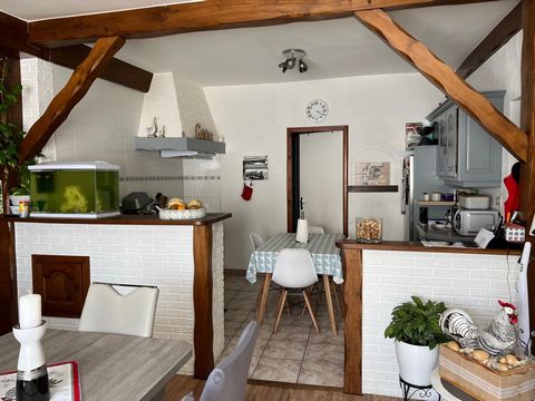 Maison de 122 m2, 3 chambres, bureau, garage et jardin.