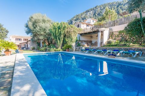 Fantástica casa con piscina privada en Pollença, a sólo 900 metros del pueblo, donde pueden alojarse hasta 8 personas. Con un estilo rústico inigualable, los exteriores de esta casa de pueblo de dos plantas son muy bonitos. Unas bonitas vistas a las ...