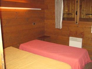 The individual chalet Saint Nicolas is located in Orsin village. It is situated 3 km away from Saint Gervais center and shops. The cable car is 2.7 km from the chalet. You benefit from a wonderful view over the Mont-Blanc. Surface area : about 110 m²...