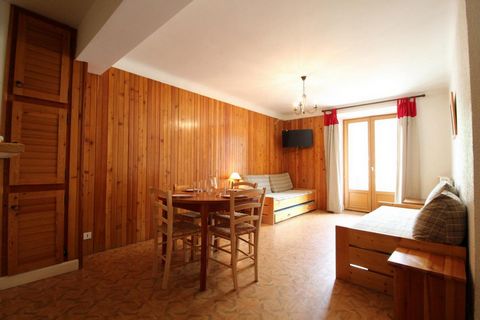 La residencia Jorcin Lanslebourg es una casa tradicional compuesta de 4 apartamentos espaciosos y agradables encima de la Agencia Inmobiliaria de Val Cenis, en los Alpes del Norte. El Telesilla de la Ramasse y el del Turra (conexión con Termignon) es...