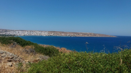 Karavopetra-Sitias Building plot with sea views in Karavopetra. The plot is 4200m2 with a building right of 200m2. It has very good access and enjoys views to the sea and town is Sitia. It is located 80meters from the sea and has water and electricit...