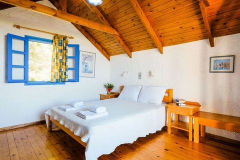Dit appartement is gelegen op het Griekse vasteland, in Kato Alepochori. Met 2 slaapkamers waar 4 gasten in kunnen verblijven, is de cottage ideaal voor een gezinsvakantie aan het strand. Het is slechts 11 minuten lopen naar de zee, maar dankzij de l...