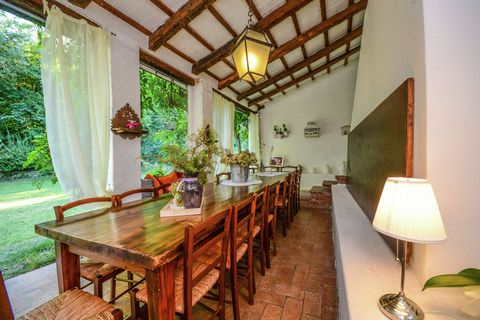 Located in Montefiore Conca, this cottage with a huge garden has 2 bedrooms and is ideal for a large family or a group of friends. Surrounded by lush greenery, this property has a private terrace. Enjoy your quiet walks in the nearby forest at 100 m....