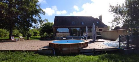 ONLY AT FDIMMO LALINDE, Between LALINDE and LE BUISSON DE CADOUIN, beautiful stone house with a view of the Dordogne river, consisting of 2 houses + garage + cellar, all on 1 860 m² of enclosed land. On the ground floor, a one-bedroom house: - Living...