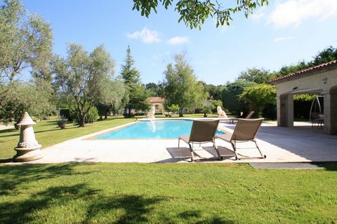 Provencal property set on a 6000 m² plot, with its Mediterranean garden, planted with trees and nestled in the heights of the village of Montauroux, close to all amenities and the lake of Saint-Cassien. This 320 m² villa, on one level, is composed as...