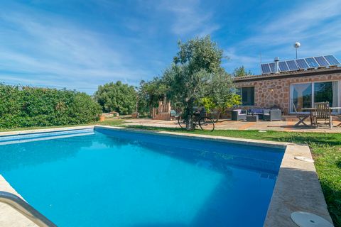 Welcome to this country house located on the outskirts of Llucmajor. It has capacity for 3 people. The exterior of the property and its garden areas are ideal for enjoying the Mediterranean climate. There you will find a chlorine swimming pool with d...