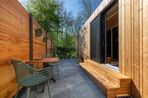 In this “Tiny House” holiday home you will experience what the trend of minimizing and relaxing means. Relax on the edge of the forest and the dunes, in the middle of nature. Living with only what you need, clearing your head completely, that should ...