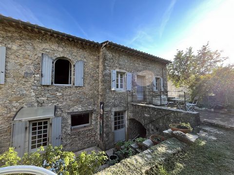 Beautiful house of 342m2 on 4 levels located in the heart of the charming village of Monoblet. House of artist and character, it offers a magnificent view in a wooded and unique setting, with its beautiful terraces, and its garden in height. In addit...