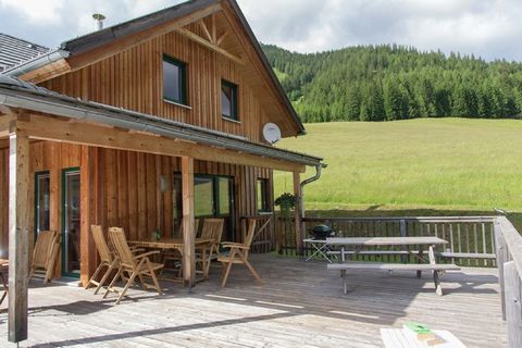 This detached chalet for a maximum of 8 people in the Almdorf Hohentauern is located in the middle of the village of Hohentauern (snow-sure altitude 1300 m) on a sunny slope with impressive panoramic views over the mountains, the ski lift and the vil...