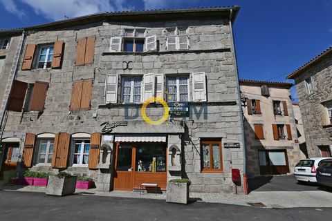 For sale in the historic and tourist center of the city of Saugues, real estate complex with business Bakery in activity. This package includes: An apartment type F3 habitable on 62 m2 composed of a living room with open kitchen, on the floor 2 bedro...