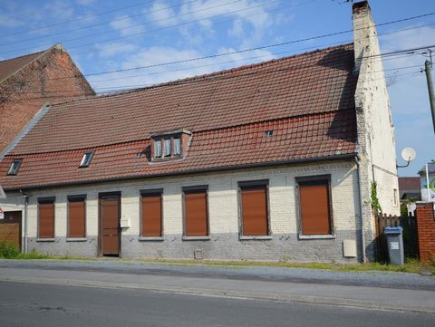 Spacious semi-Flemish to renovate located in the heart of the village of Auchy lez Orchies on 487 m2 with garden, garage and passage on the side. The ground floor consists of a hall, large living room, kitchen, bathroom and 2 bedrooms. Gas central he...