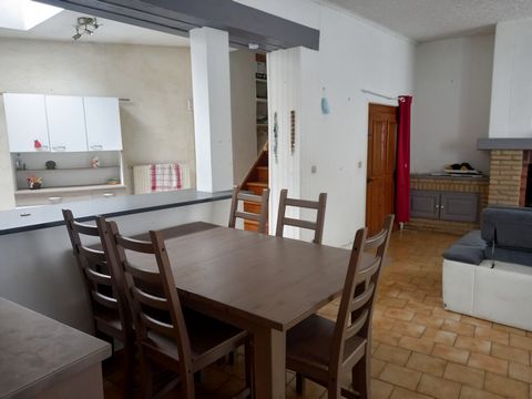 Good morning, Come and visit this house which will seduce you with its brightness. This 85 m2 house is located in Avesnes le Comte where there are all the shops and 1 hour 10 minutes from the beaches. On the ground floor, you have an entrance, a larg...
