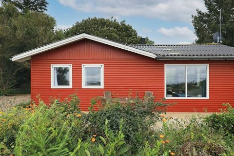 Newly renovated and charming, older cottage with small slopes located on the north side of Jegindø with a view of the Limfjord and fantastic nature. The house appears bright and inviting with new furniture, beds, radiators and heat pump. The 3 bedroo...