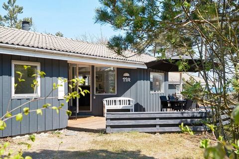 Ansprechend eingerichtetes und wunderschön gelegenes Ferienhaus mit Sauna und Meerblick! Sie wohnen hier in der Nähe des schönen Sandstrandes bei Snogebæk. Das gut ausgestattete Ferienhaus bietet eine renovierte Küche mit allen modernen Annehmlichkei...